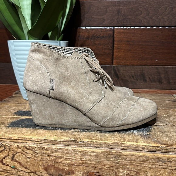 Route 66 Light Tan Faux Suede Lace Up Wedge Ankle Boots - Picture 8 of 11